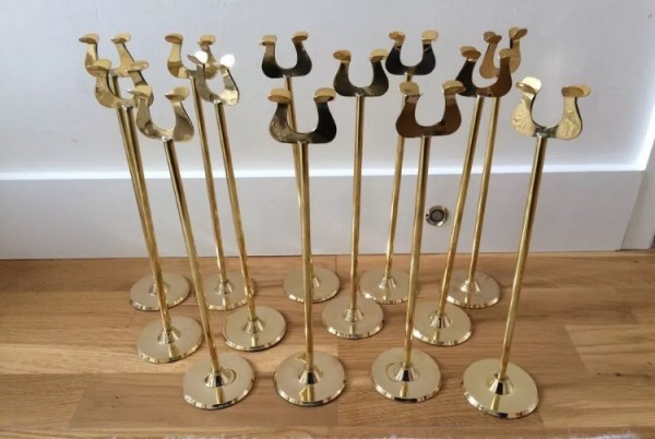 Gold horseshoe stand £1.50, replacement value £5.00