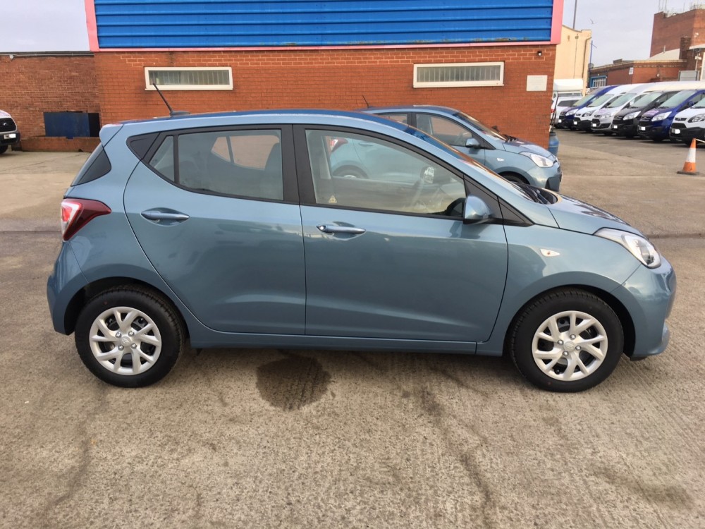 Small Economic Car Cheap to Rent