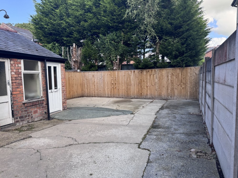 42 Watling Street Road, Fulwood, Preston  PR2 8BP