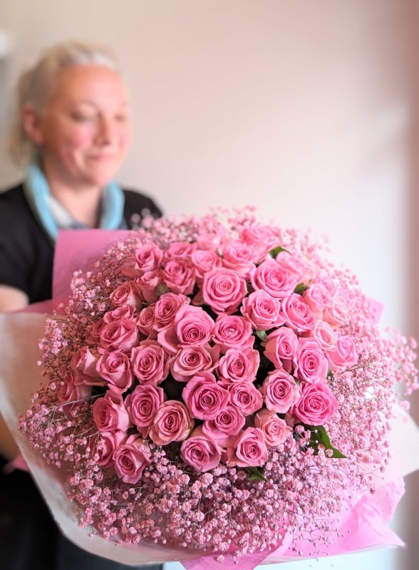 Luxury Barbie Pink Bouquet of 100 Roses & Gyp 