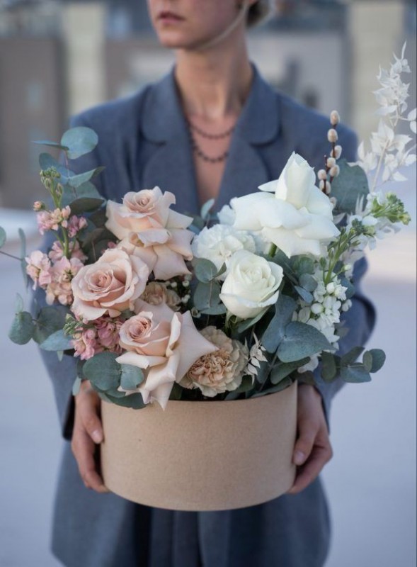 Classic Mother's Day Hat Box of Fresh Flowers