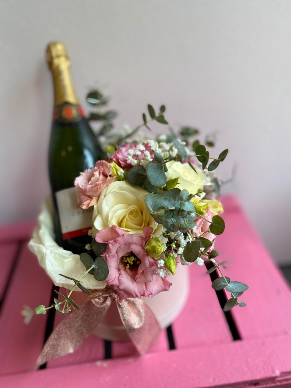 Mothers day hat box with Champagne